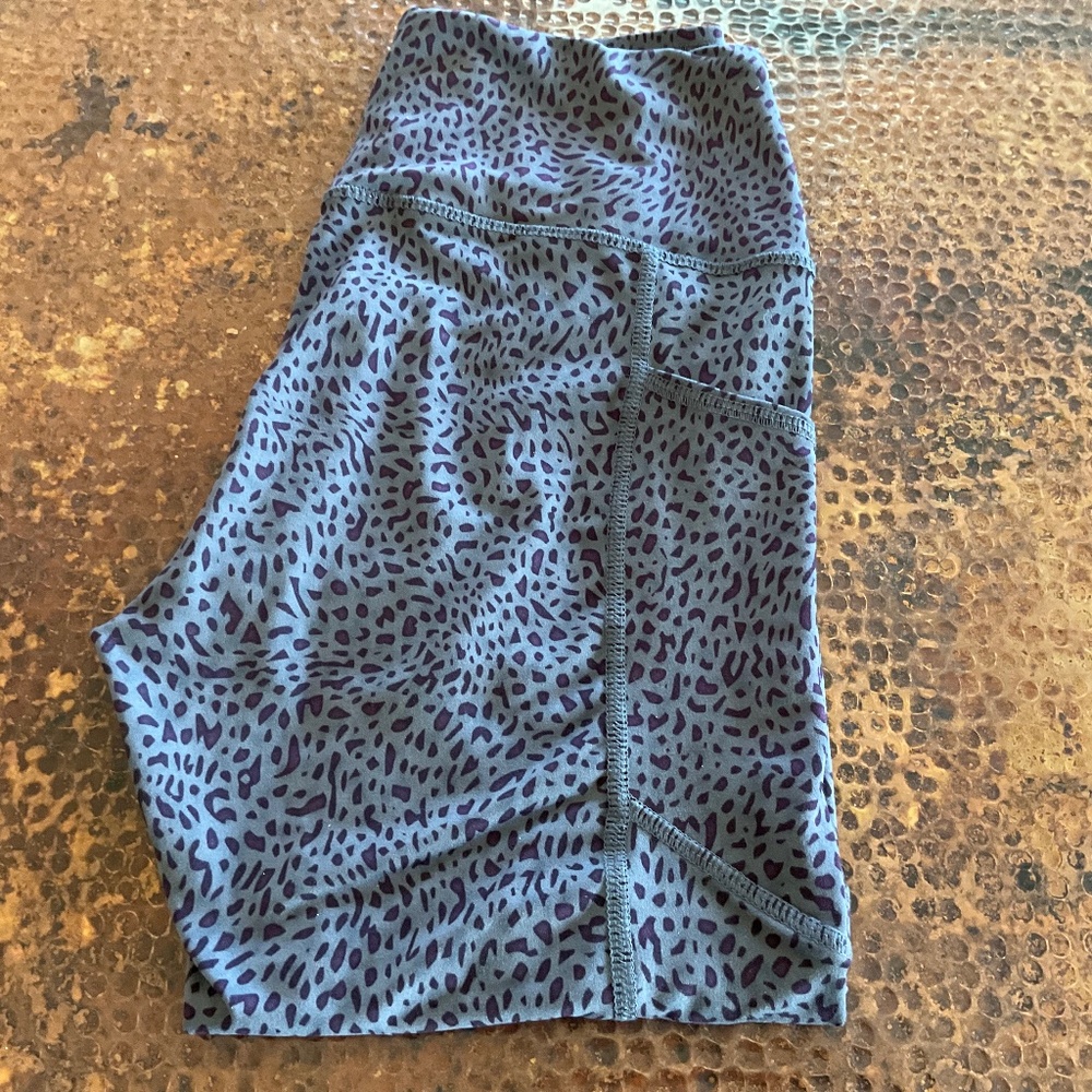 Evolution and Creation Capri Leggings. Purple Size M